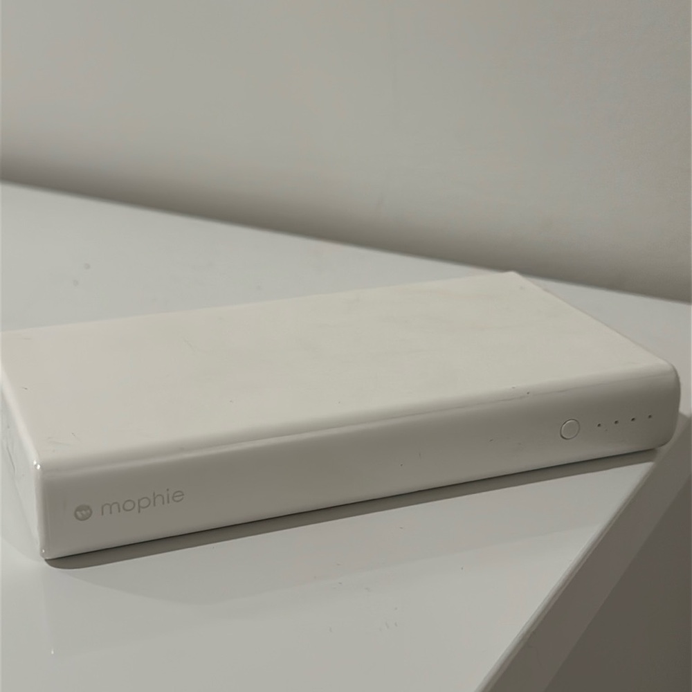 White MOPHIE portable charger